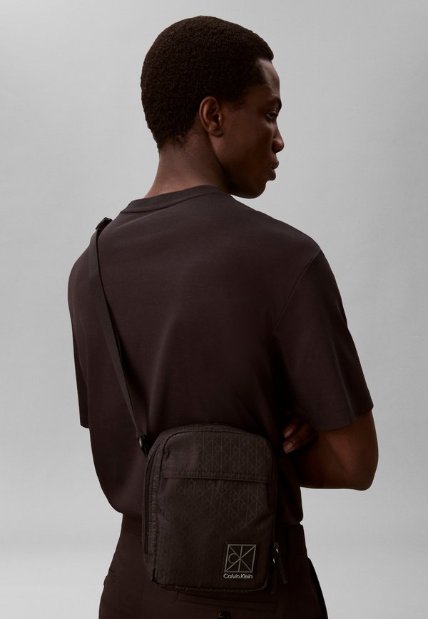 Calvin Klein UTILITY EMBLEM REPORTER - Cross body bag - black