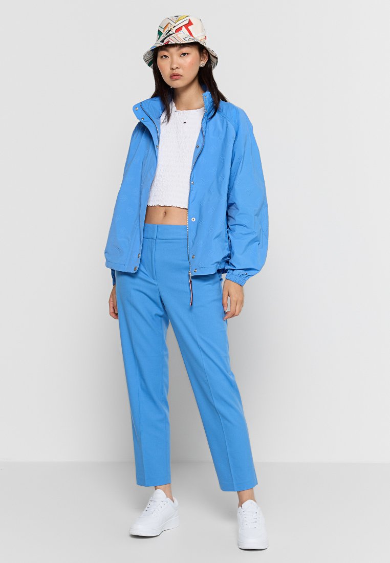 REGULAR FIT Media 2