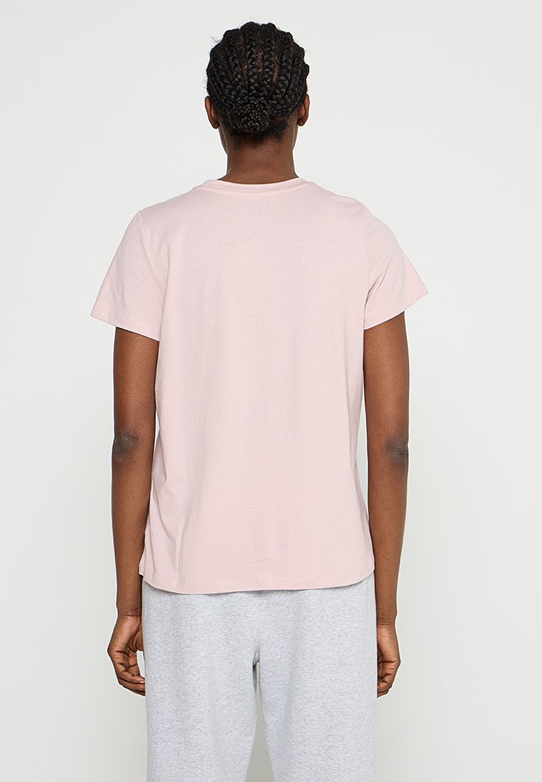 DKNY Sport
