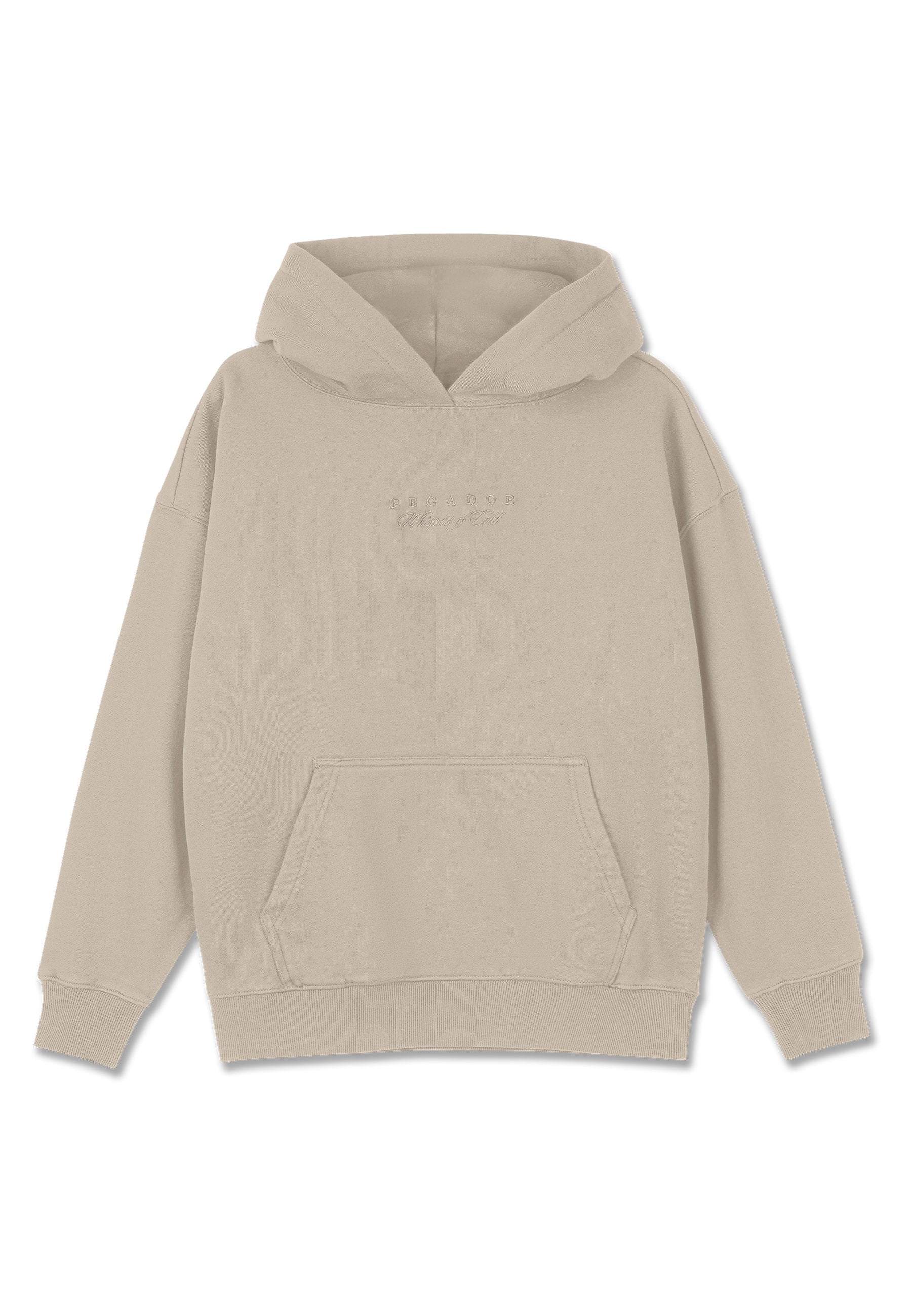 Beige Kapuzenpullover mit Kängurutasche, ausgestattet mit gerippten Bündchen und Saum sowie einem geprägten Logo-Text auf der Brust. Glatte Stofftextur.