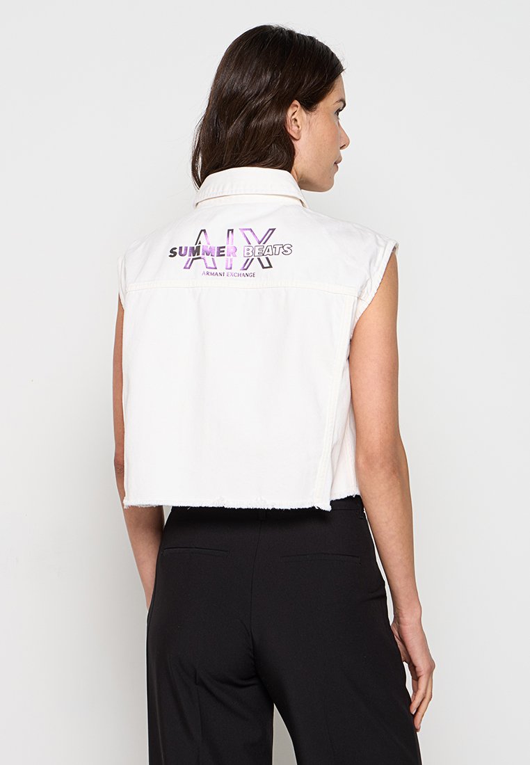 Armani Exchange Weste Media 3