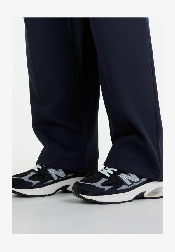 New Balance SPORT LEGACY PIQUE PANT - Tracksuit bottoms - dark night