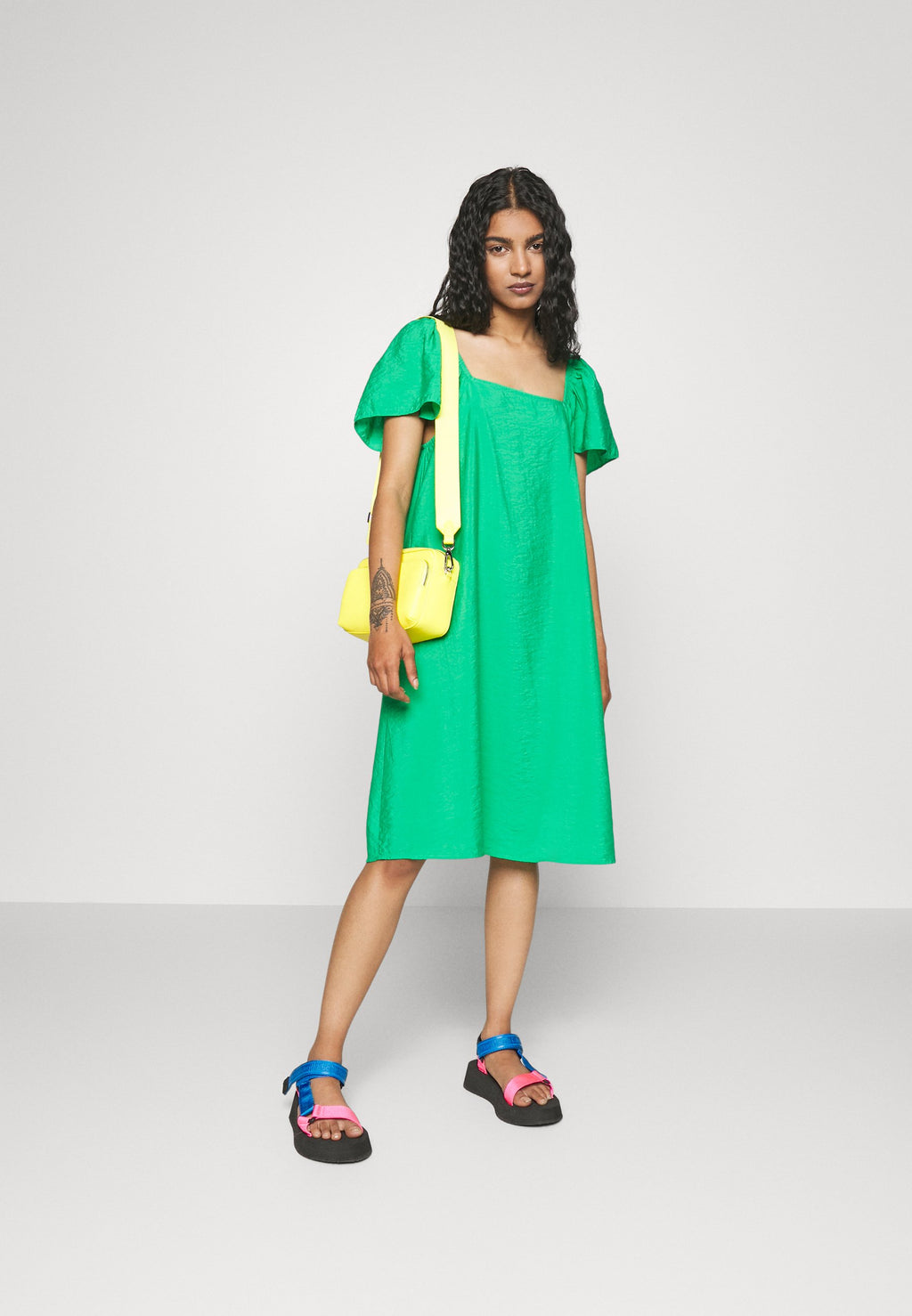 Vero Moda Petite VMSARA SQUARE NECK KNEE DRESS