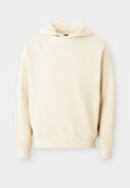 Beiger Pullover-Hoodie mit langen Ärmeln und gerippten Bündchen, flach auf einem hellgrauen Hintergrund dargestellt.