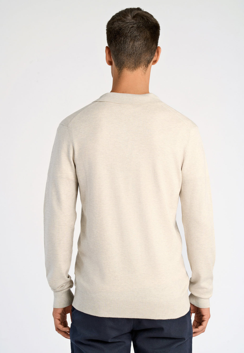V-NECK Media 4