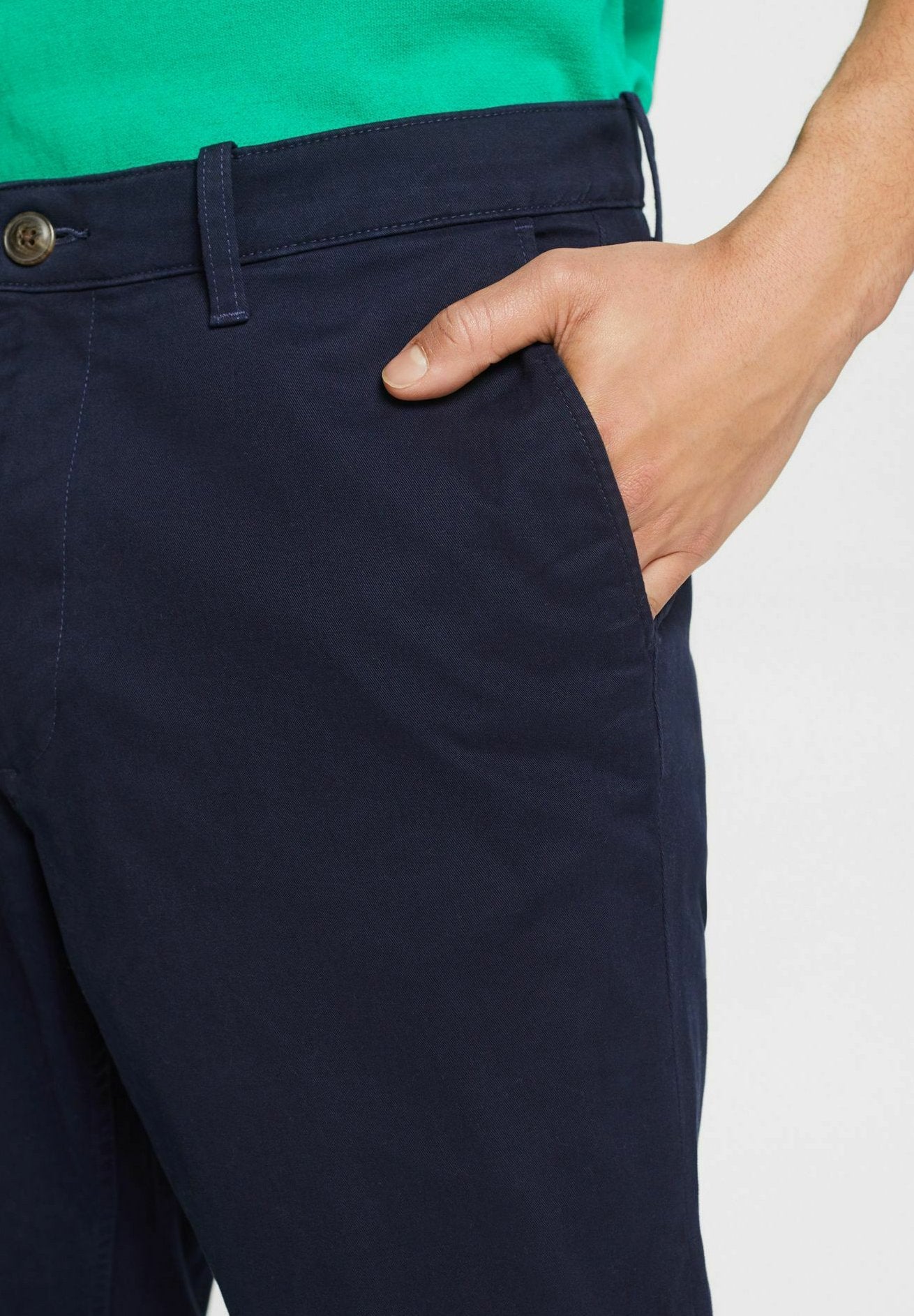 CLASSIC STRAIGHT FIT Media 5