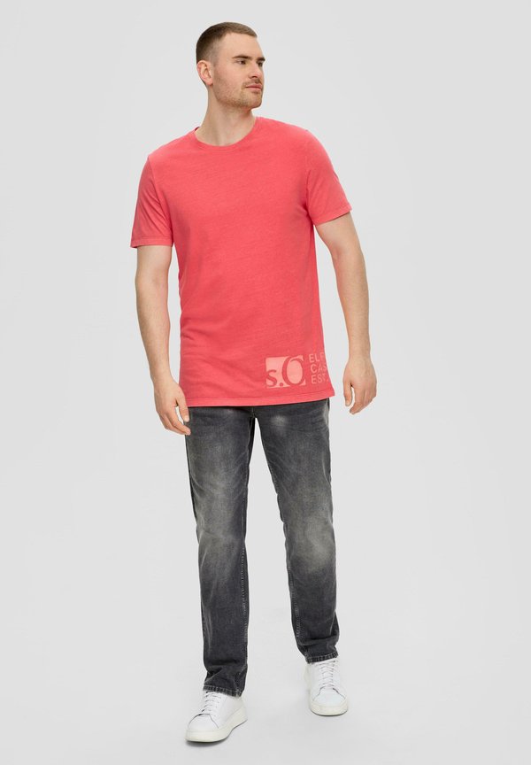 s.Oliver MIT LOGO PATCH - Basic T-shirt - korallrot