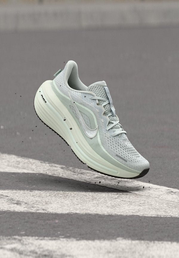 Nike Performance AIR WINFLO 12 - Road running shoes - off white/metallic silver-coloured/barely green/light silver-coloured