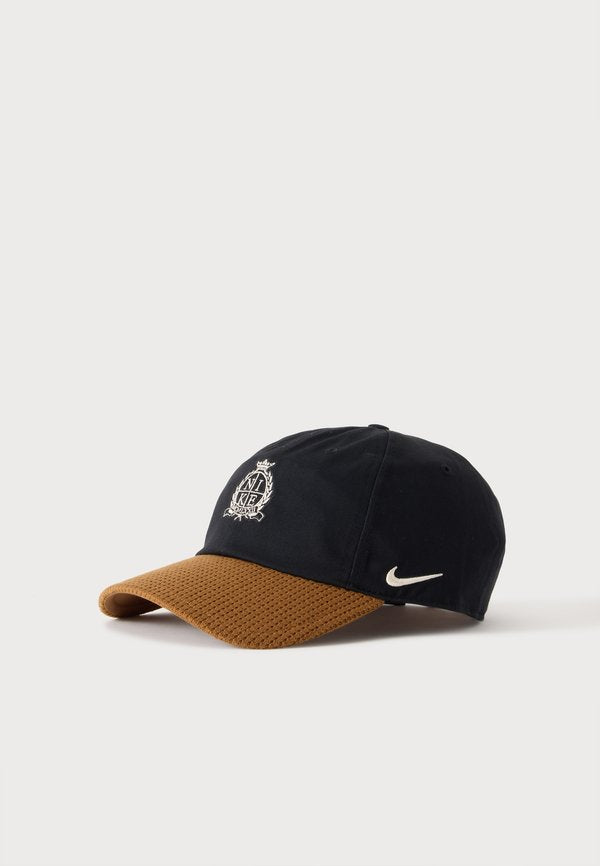 Nike Sportswear CLUB UNISEX - Cap - black/ale brown/sanddrift