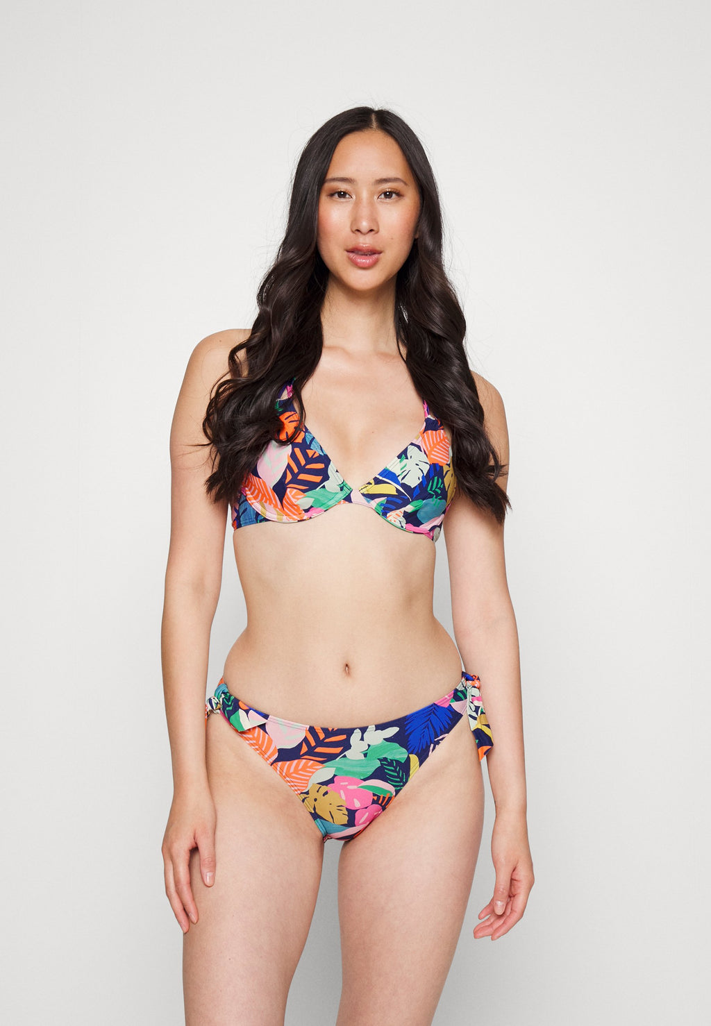 BORA BEACH HIGH APEX BRA Media 2
