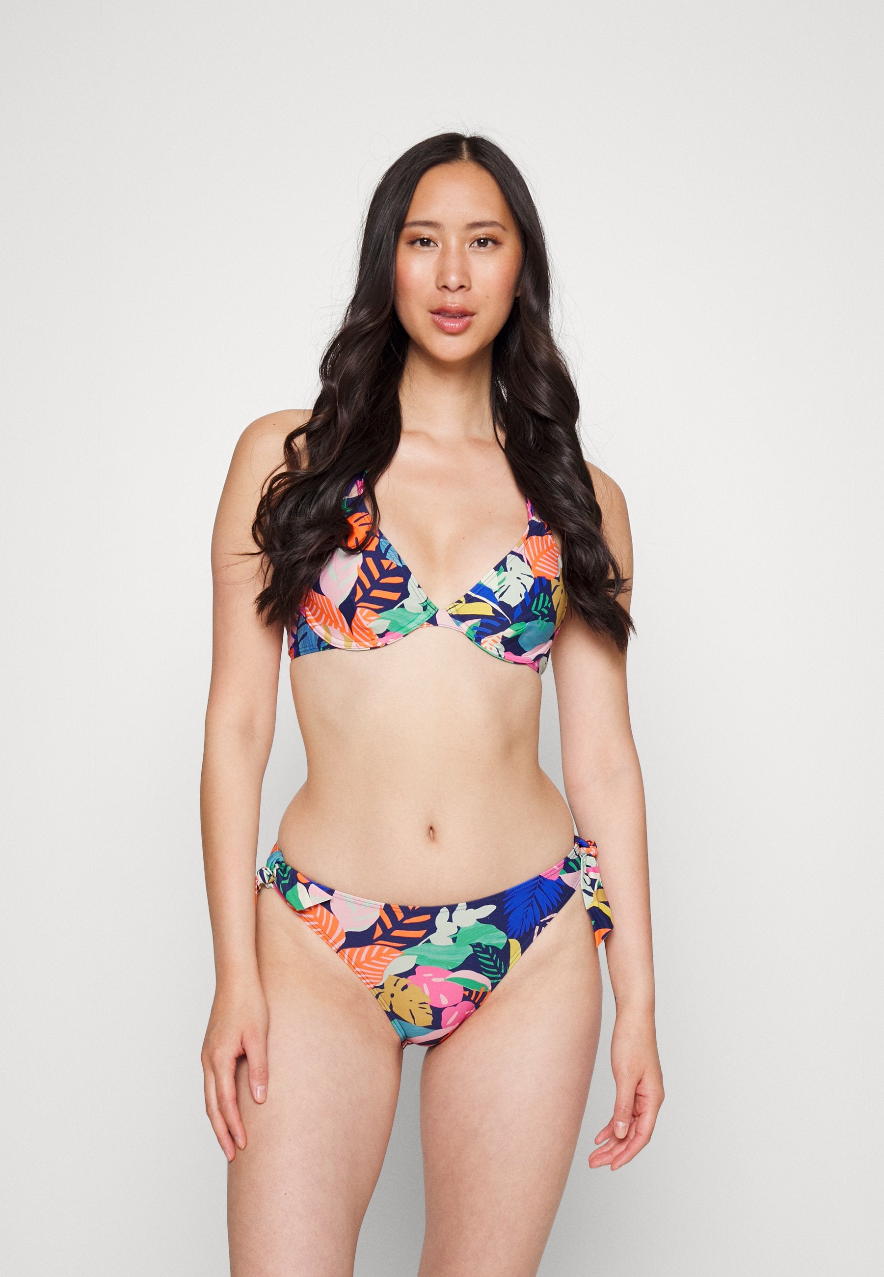 BORA BEACH HIGH APEX BRA Media 2