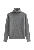 Grauer Rollkragenpullover aus weichem, strukturiertem Stoff. Mit langen Ärmeln und einem gerippten Halsausschnitt, entspannter Passform und schlichem Design.