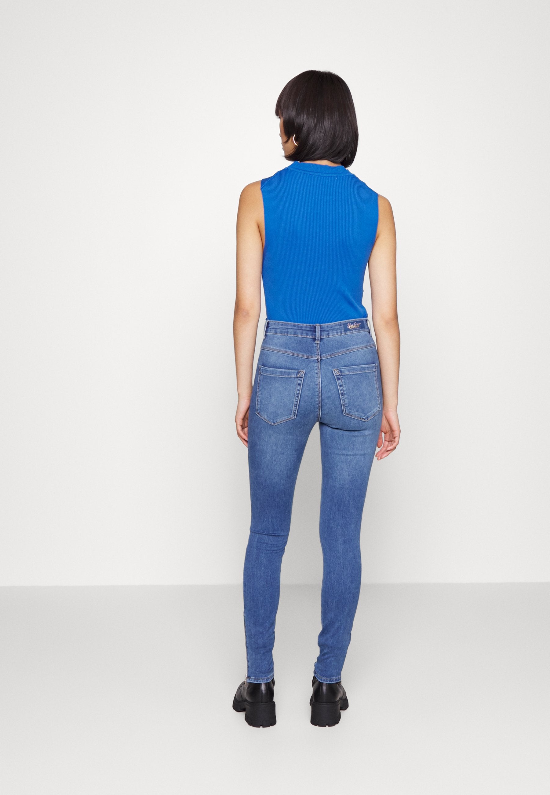 ONLROYALHW ZIP CLEAN Media 4