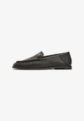 Tommy Hilfiger LEATHER RUCHED TOE LOAFERS - Slip-ons - black