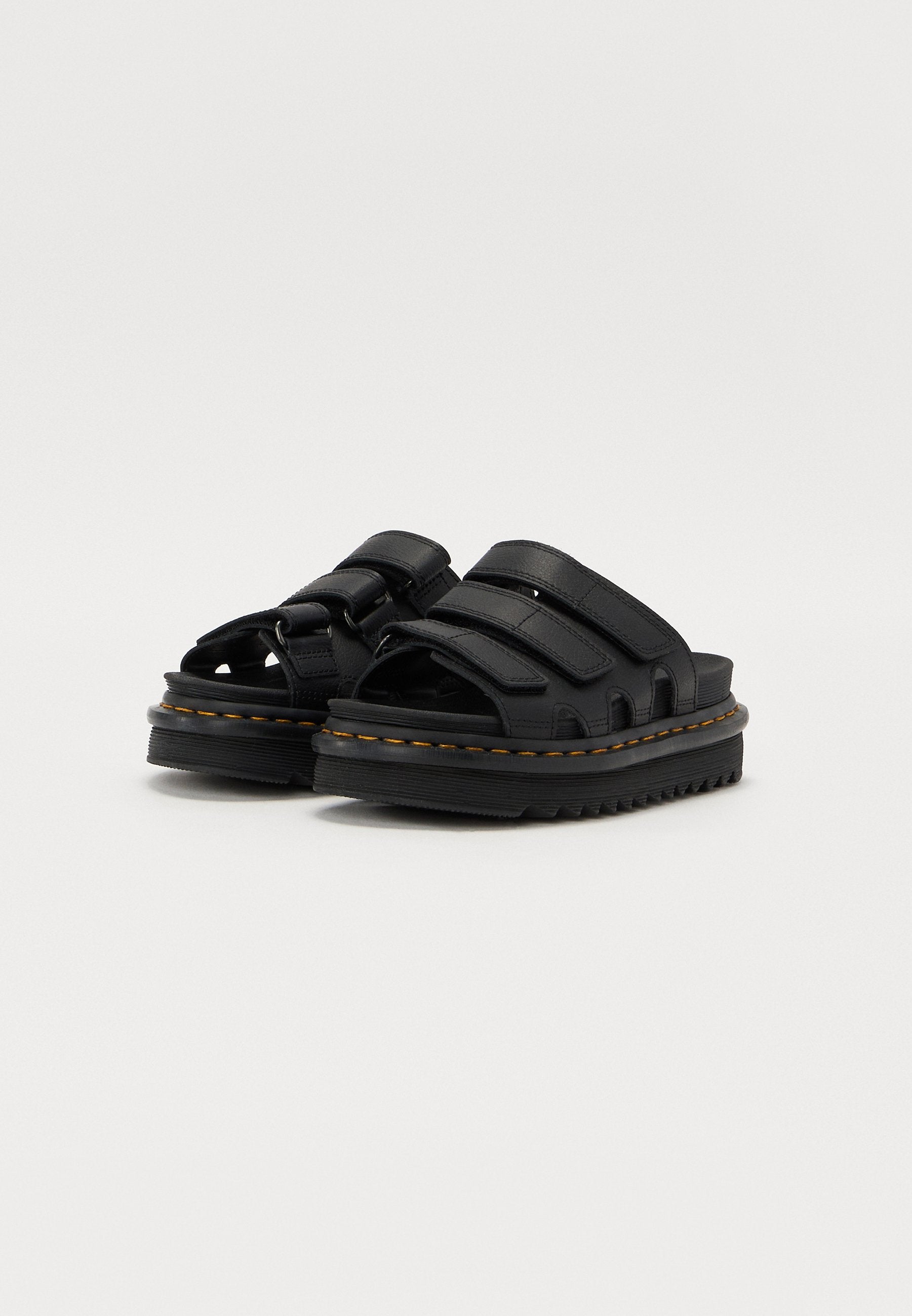 Dr. Martens RAINE