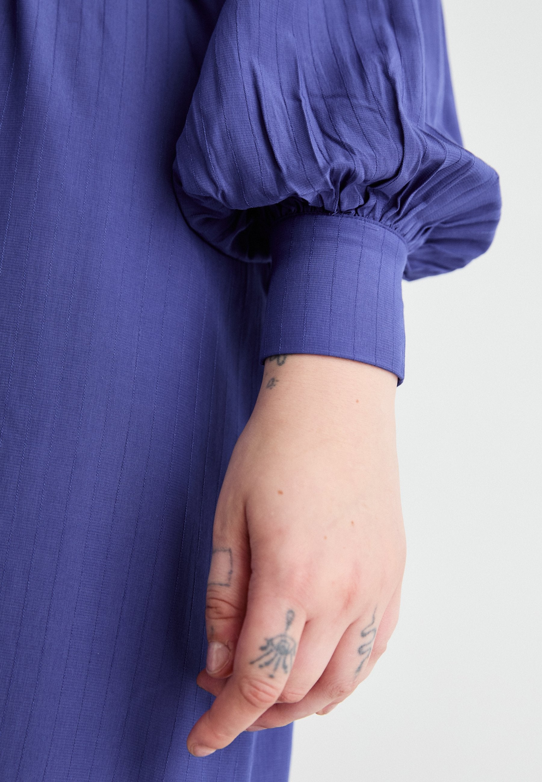 CARMYRNA KNEE DRESS Media 6