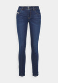 Dunkelblaue Skinny-Jeans mit Front- und Gesäßtaschen, gelben Nähten und einem Metallknopfverschluss auf weißem Hintergrund.