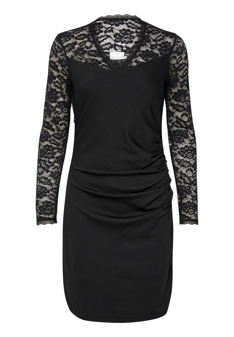 Schwarzes Kleid mit langen Spitzenärmeln, V-Ausschnitt und gerafften Details auf der Vorderseite. Weicher Stoff mit Spitzenmuster an den Ärmeln.