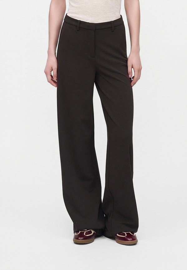 Vero Moda Tall VMZAMIRA WIDE PANT - Trousers - chocolate torte
