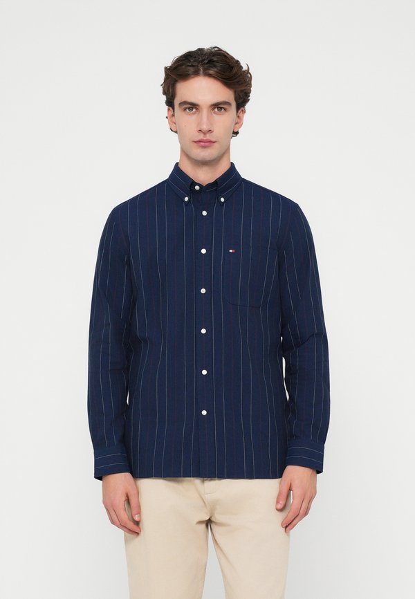 Tommy Hilfiger REGULAR FIT PINSTRIPE OXFORD SHIRT