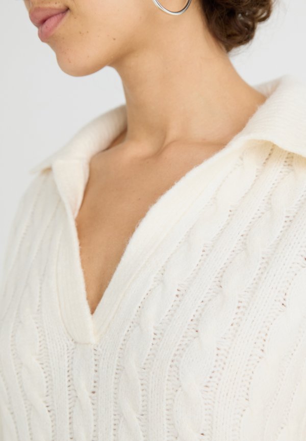 Abercrombie & Fitch NOTCH NECK MINI