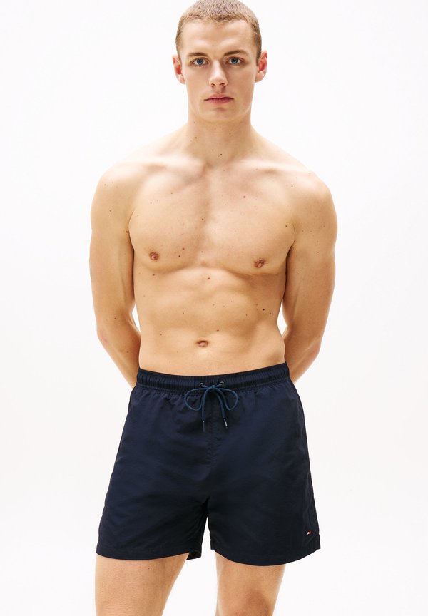 Tommy Hilfiger FLAG EMBROIDERY MID LENGTH SWIM SHORTS - Swimming shorts - desert sky