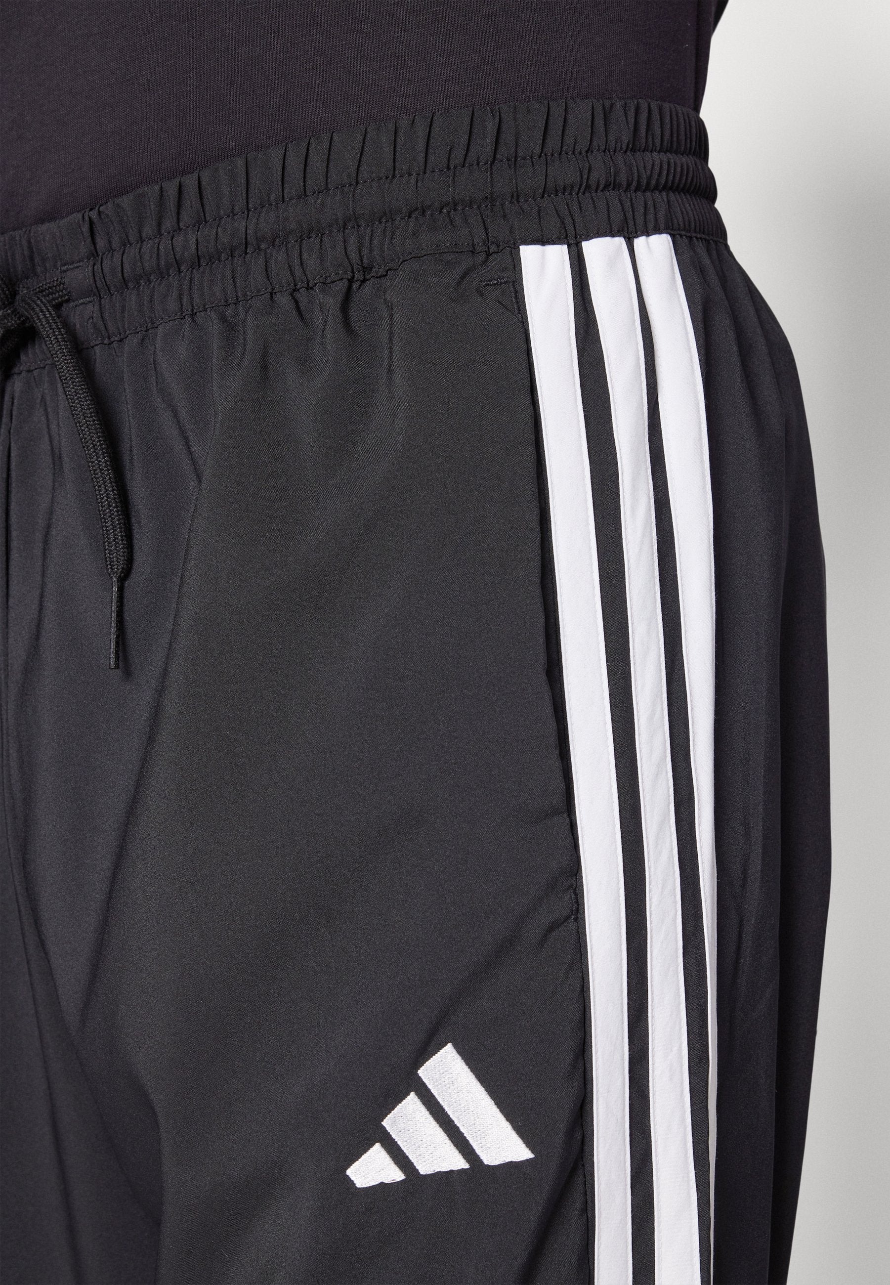 adidas Sportswear ESSENTIAL THREE STRIPES