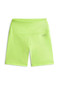 Helle limonengrüne, hoch taillierte Biker-Shorts mit flachen Nähten und kleinem "Tommy Jeans"-Logo auf dem linken Oberschenkel.