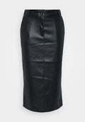 Schwarzer Leder-Bleistiftrock mit hoher Taille, Schlitze hinten, glatter Textur und einem einfachen Knopfverschluss. Verfügt über ein maßgeschneidertes, eng anliegendes Design.