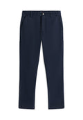 Dunkelblaue, gerade geschnittene Hose mit Gürtelschlaufen, Seitentaschen und einem vorderen Knopf- und Reißverschluss.