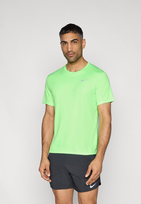 Nike Performance MILER - Sports T-shirt - lime blast/reflective silver-coloured