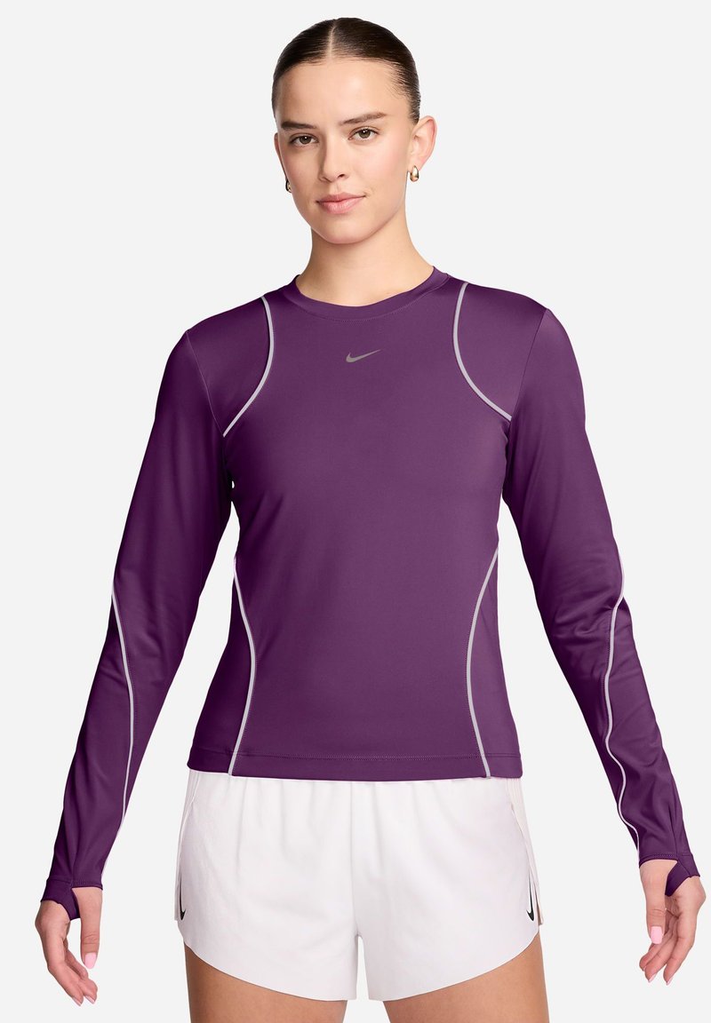 RUN - Nike Performance - View 1