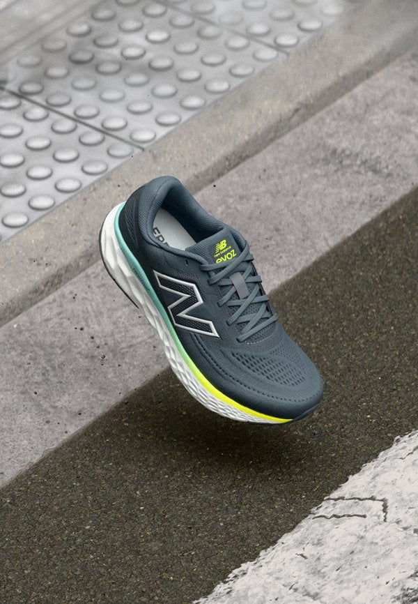 New Balance EVOZ V4 - Road running shoes - graphite
