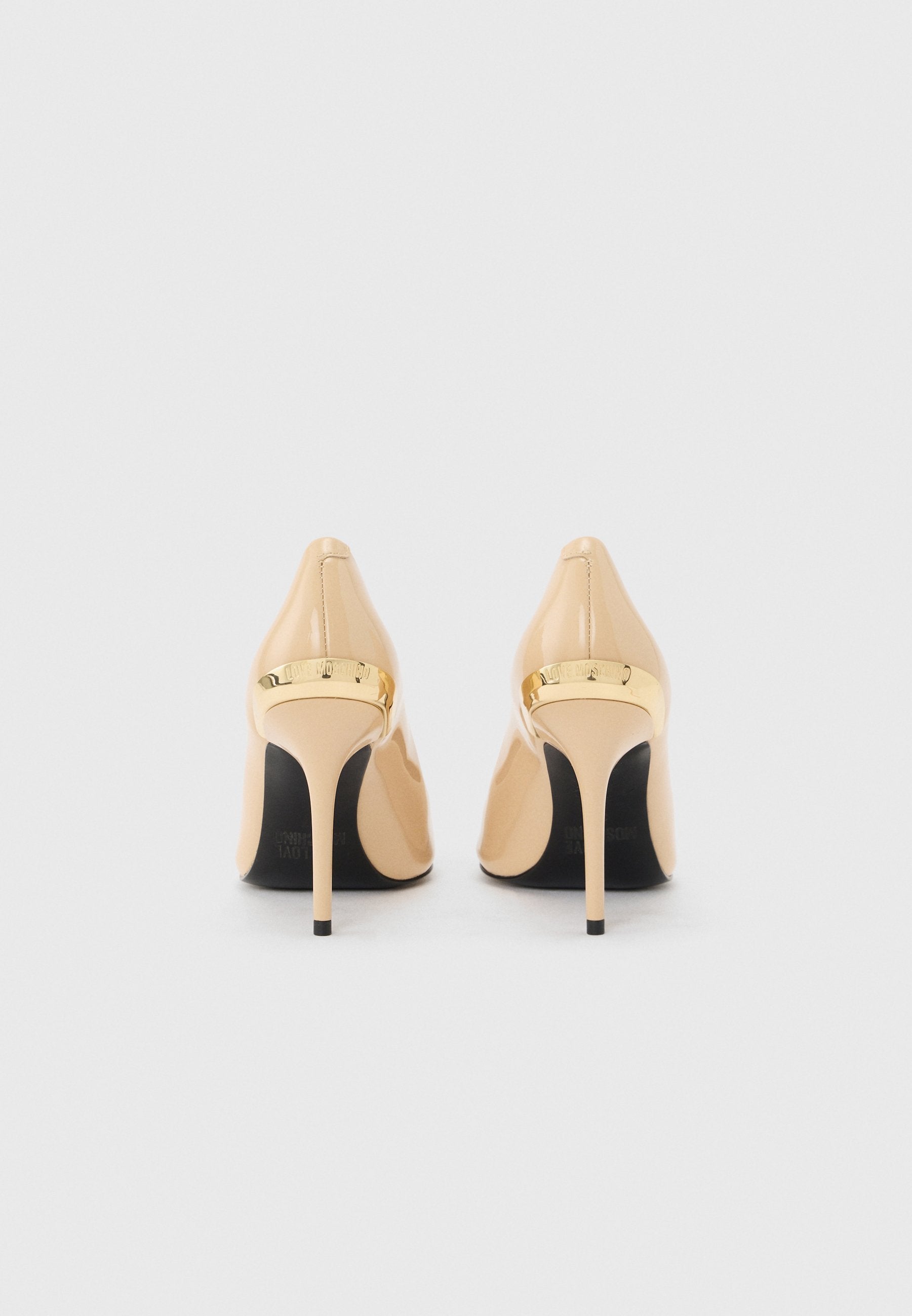 Love Moschino SPOILER