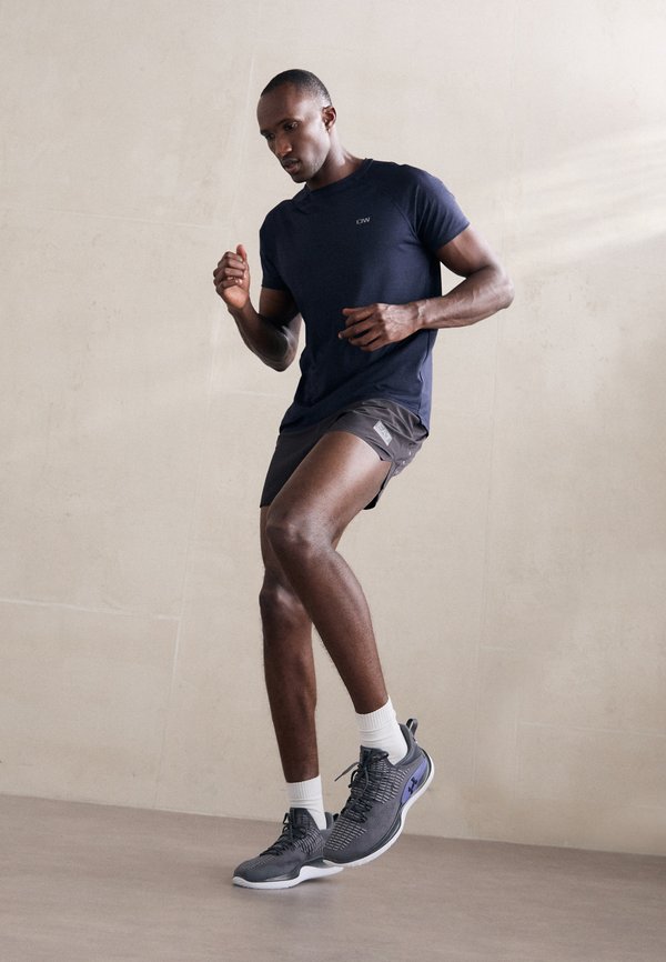 EA7 Emporio Armani VENTUS7 SHORTS
