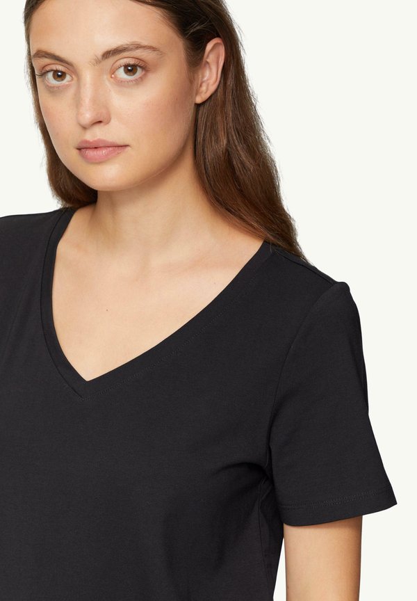 s.Oliver MIT V-AUSSCHNITT - Basic T-shirt - schwarz
