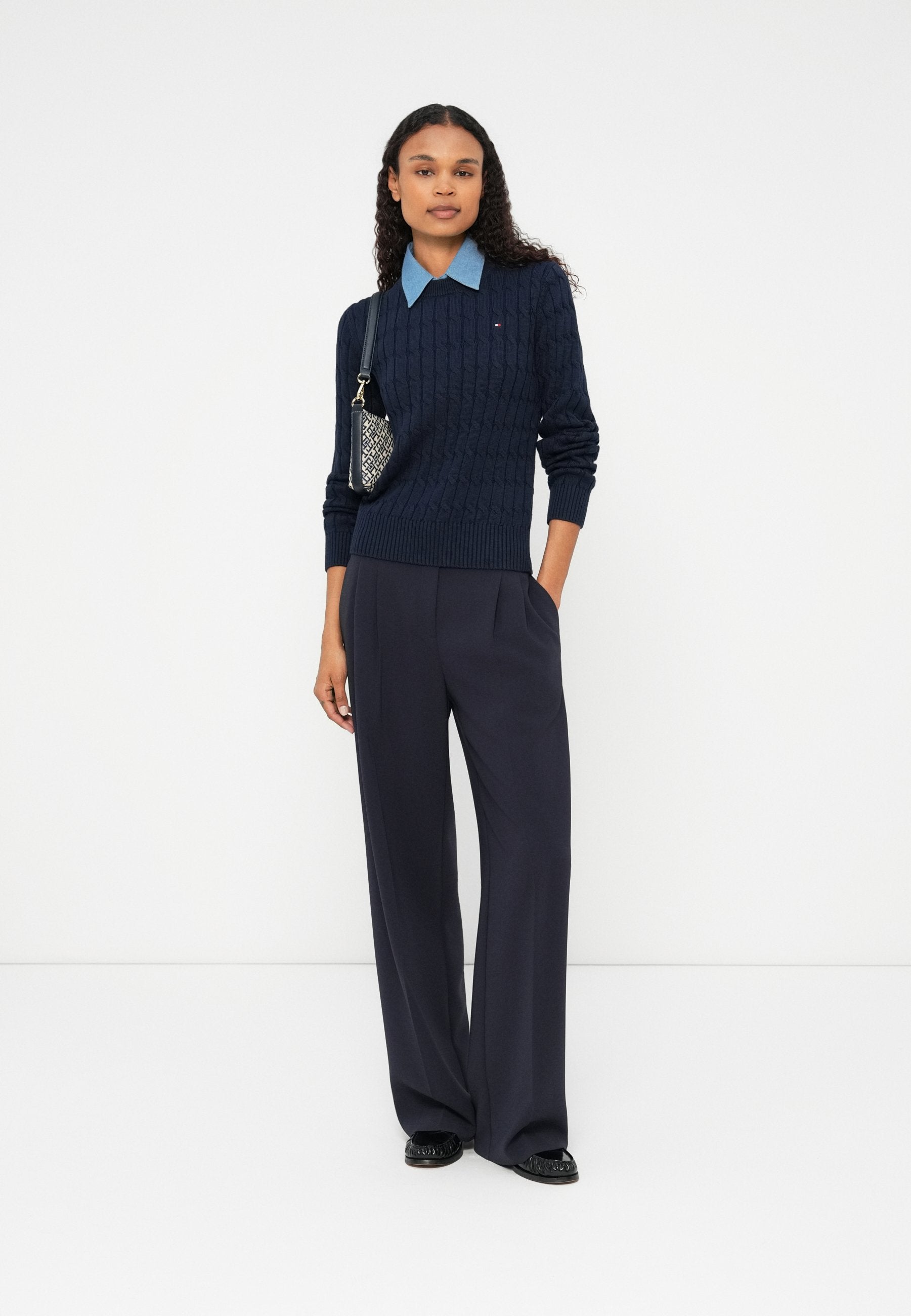 CABLE KNIT CREW NECK JUMPER Media 2