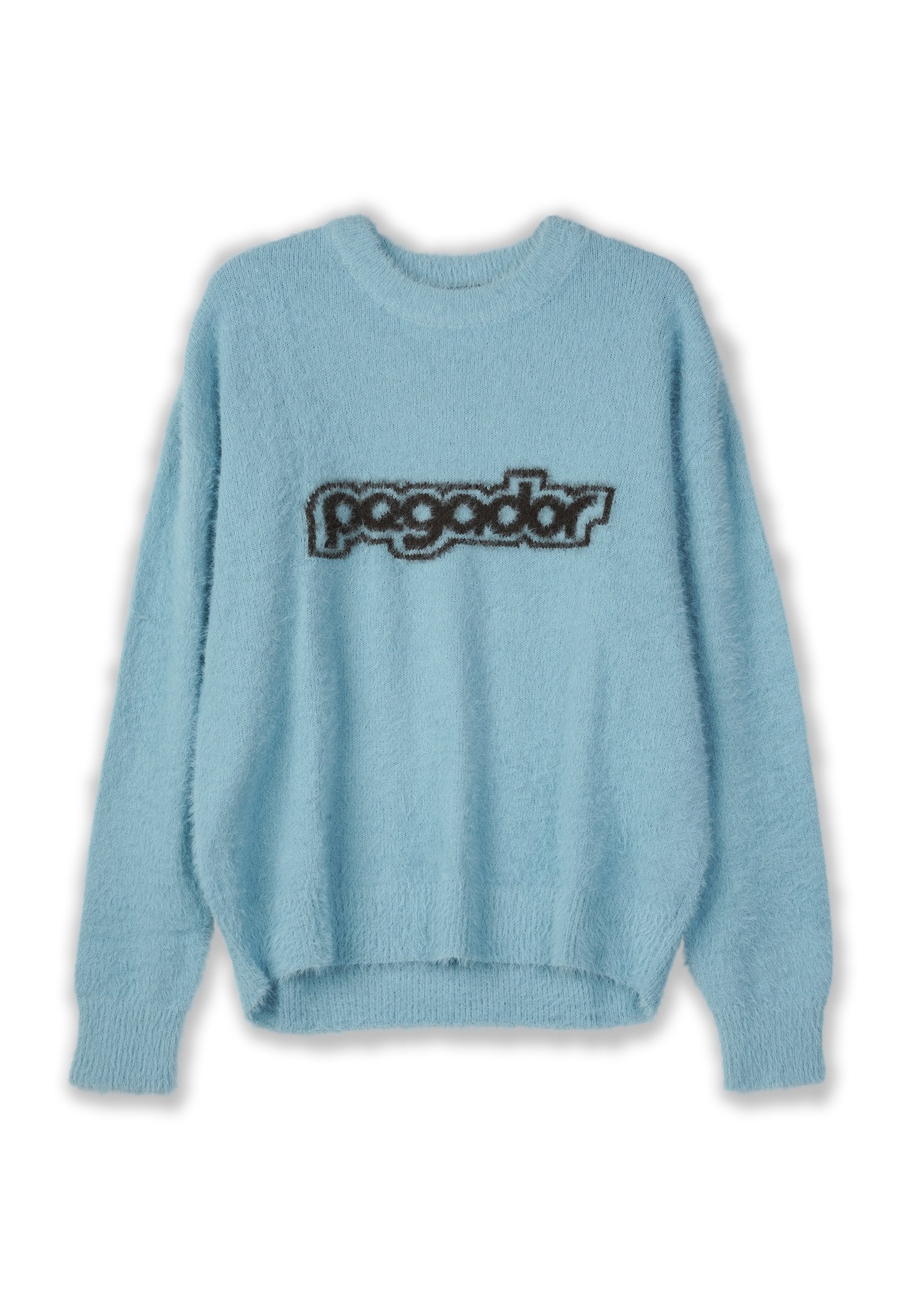 Helles blaues, flauschiges Sweatshirt mit Rundhalsausschnitt, langen Ärmeln und "pagador" in dunkelbraun auf der Brust gestickt. Weicher Stoff.