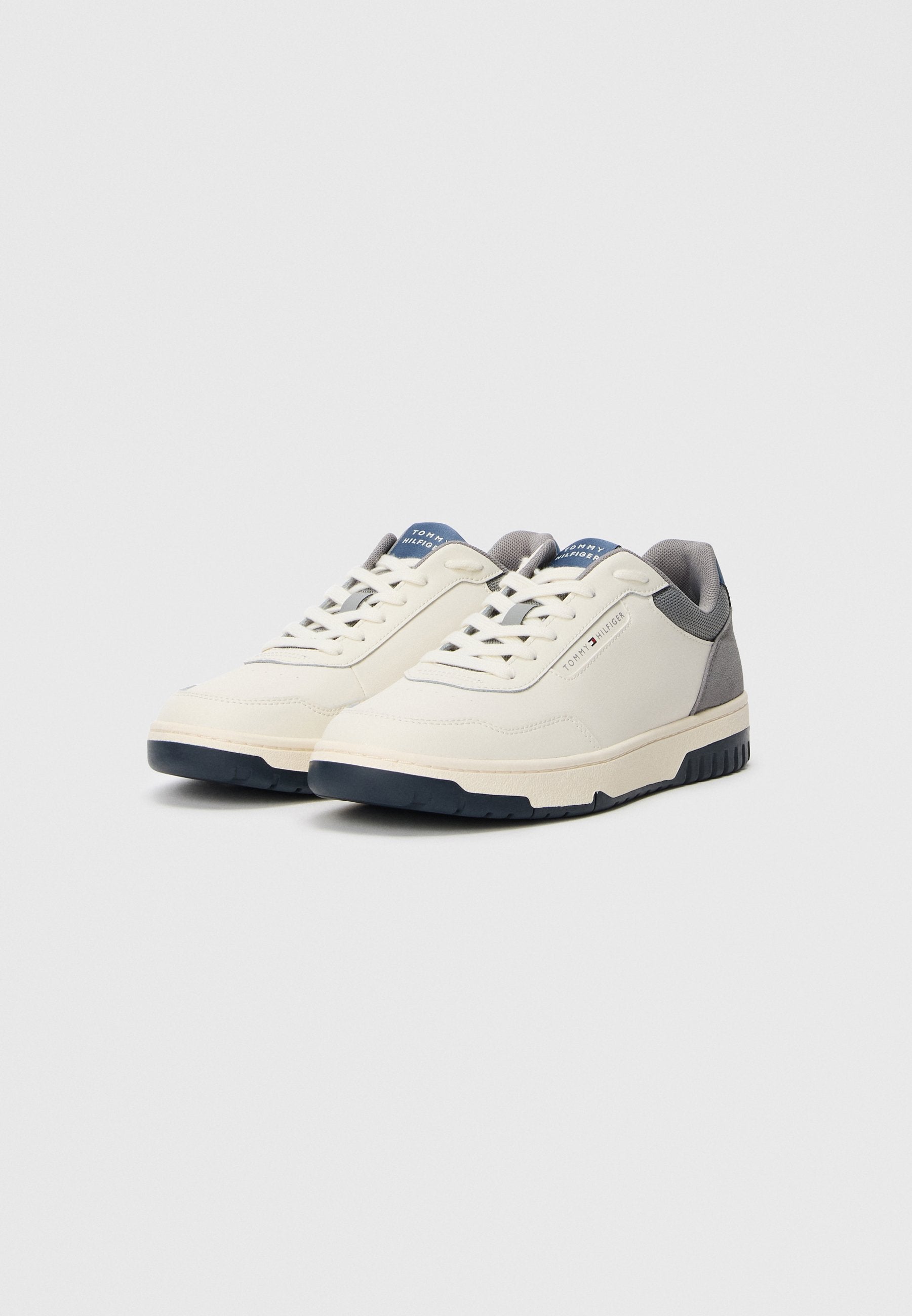 MIXED TEXTURE BASKETBALL TRAINERS WITH LEATHER Media 2
