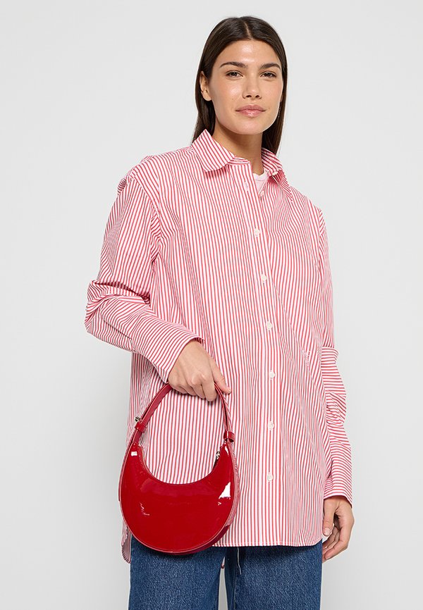 CLOSED RELAXED FIT