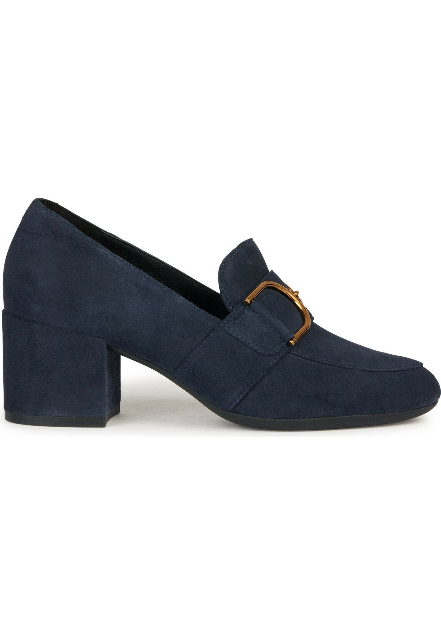 Navy-Suede-Blockabsatzslipper mit goldfarbenem Schnallendetail und glatter Textur, runder Zehenform und tiefem Schnitt.