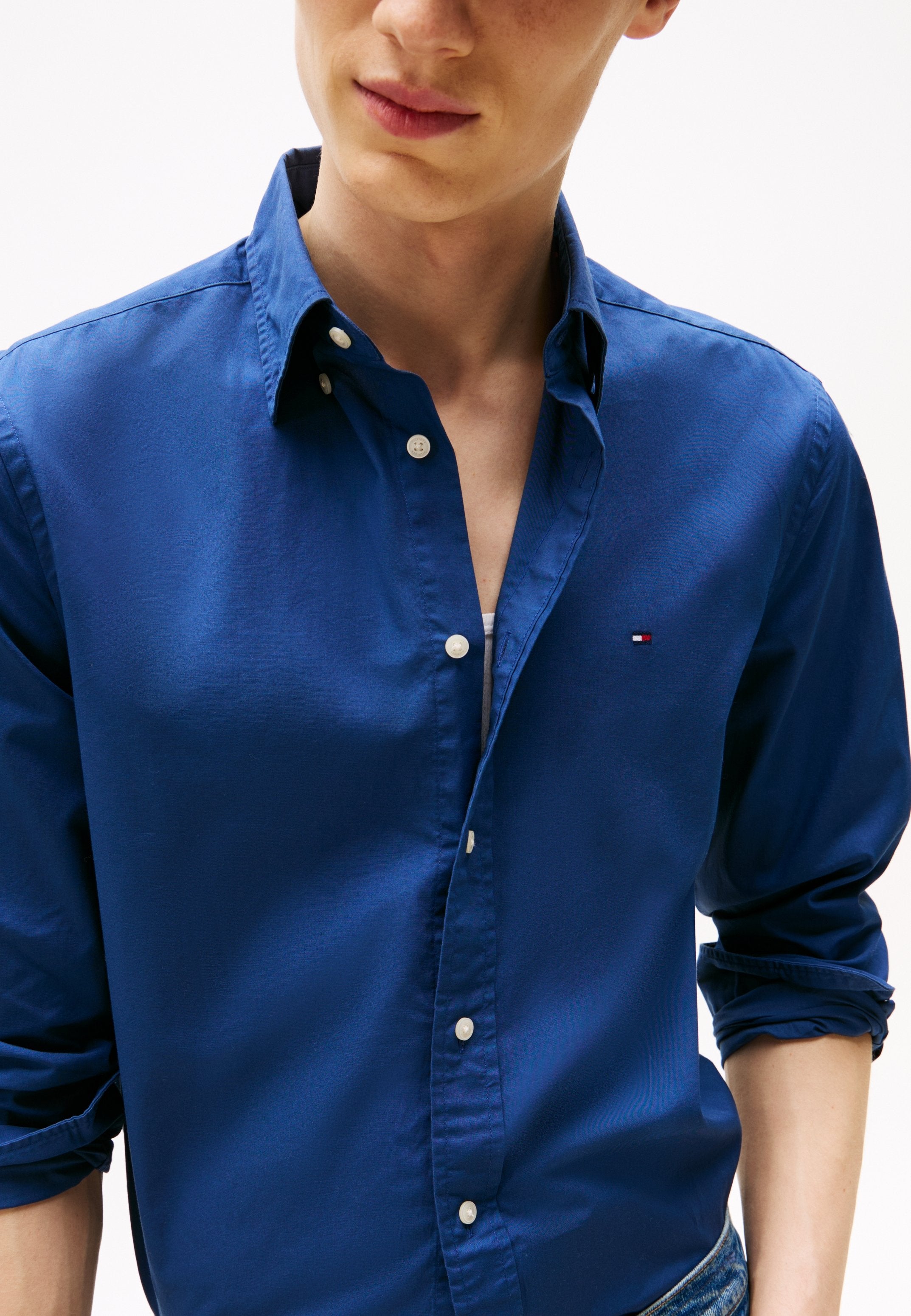 FLEX POPLIN SOLID CORE ESSENTIALS Media 5
