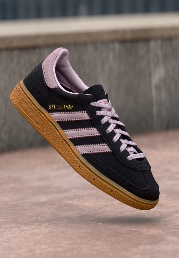 adidas Originals HANDBALL SPEZIAL - Trainers - core black/clear pink