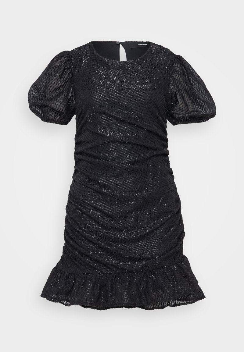 Schwarzes kurzes Kleid mit gepufften Ärmeln, gerafftem Textur und einem Rüschenrand. Aus glänzendem Material mit einem dezenten Muster und einem Schlüsselloch-Rücken.