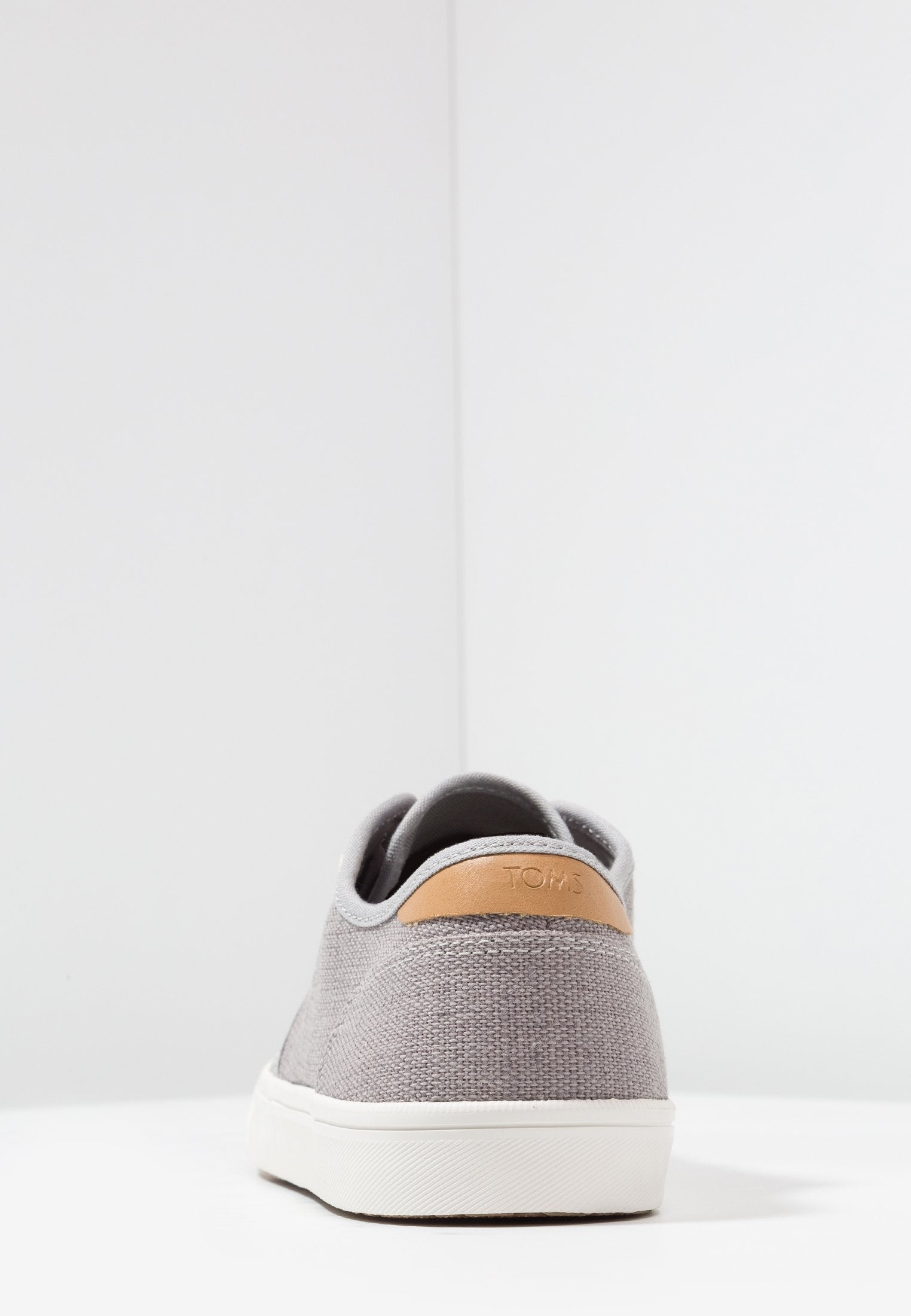 TOMS CARLO