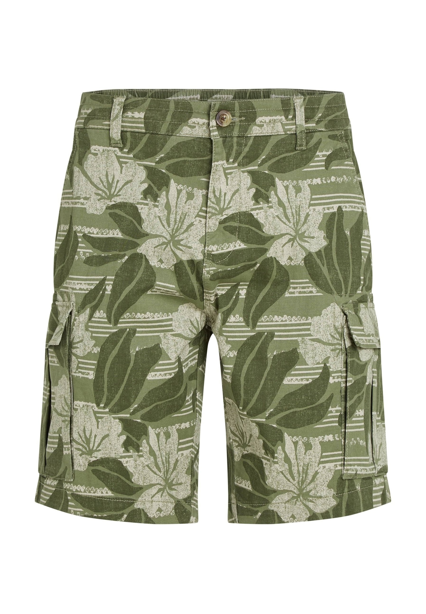 Grüne Cargo-Shorts mit floralen Muster, die große Blätter und Blumen in helleren Farbtönen zeigen, mit Hosentaschen und einem Knopfverschluss.