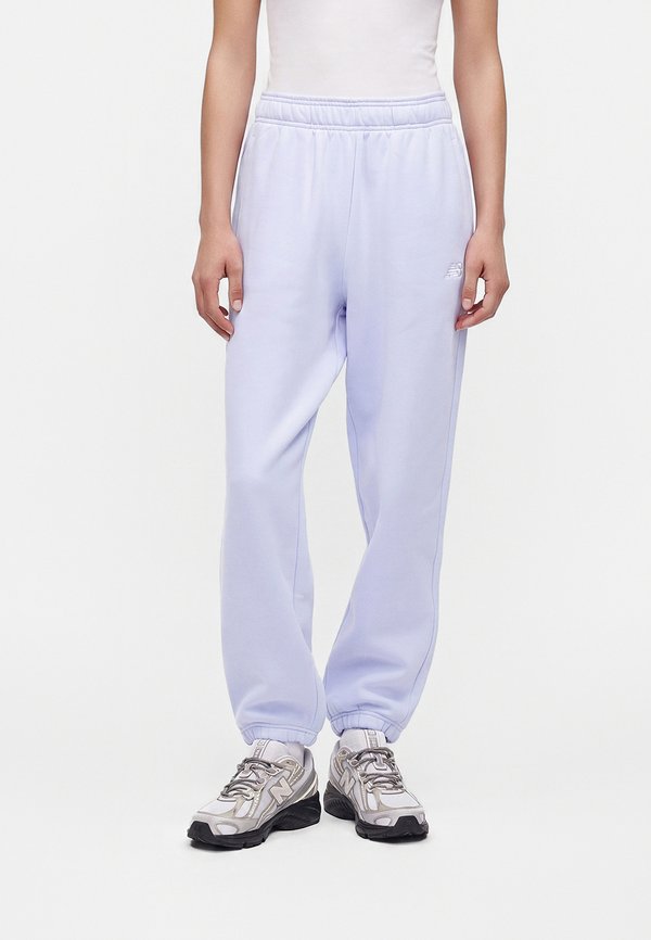 New Balance SPORT ESSENTIALS JOGGER - Tracksuit bottoms - smoked violet