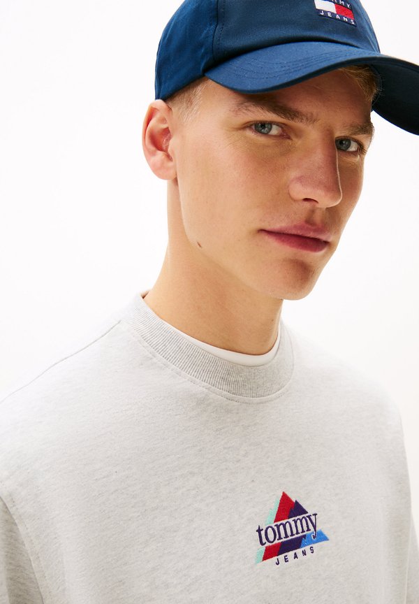 Tommy Jeans MOUNTAIN LOGO EMBROIDERY TERRY SWEATSHIRT