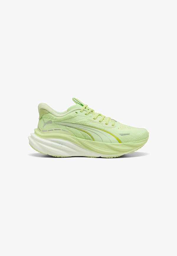 Puma MAGNIFY NITRO 3 - Road running shoes - apple spritz lux lime