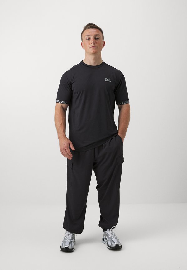 EA7 Emporio Armani VENTUS7 CARGO PANTALONI
